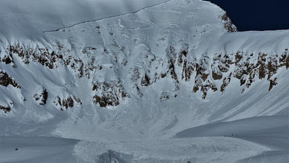 A very large (D3) avalanche in Rapid Creek that caught three people, killing one. 