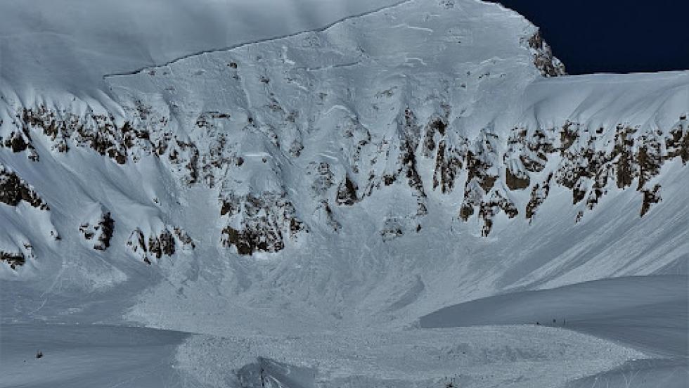 A very large (D3) avalanche in Rapid Creek that caught three people, killing one.