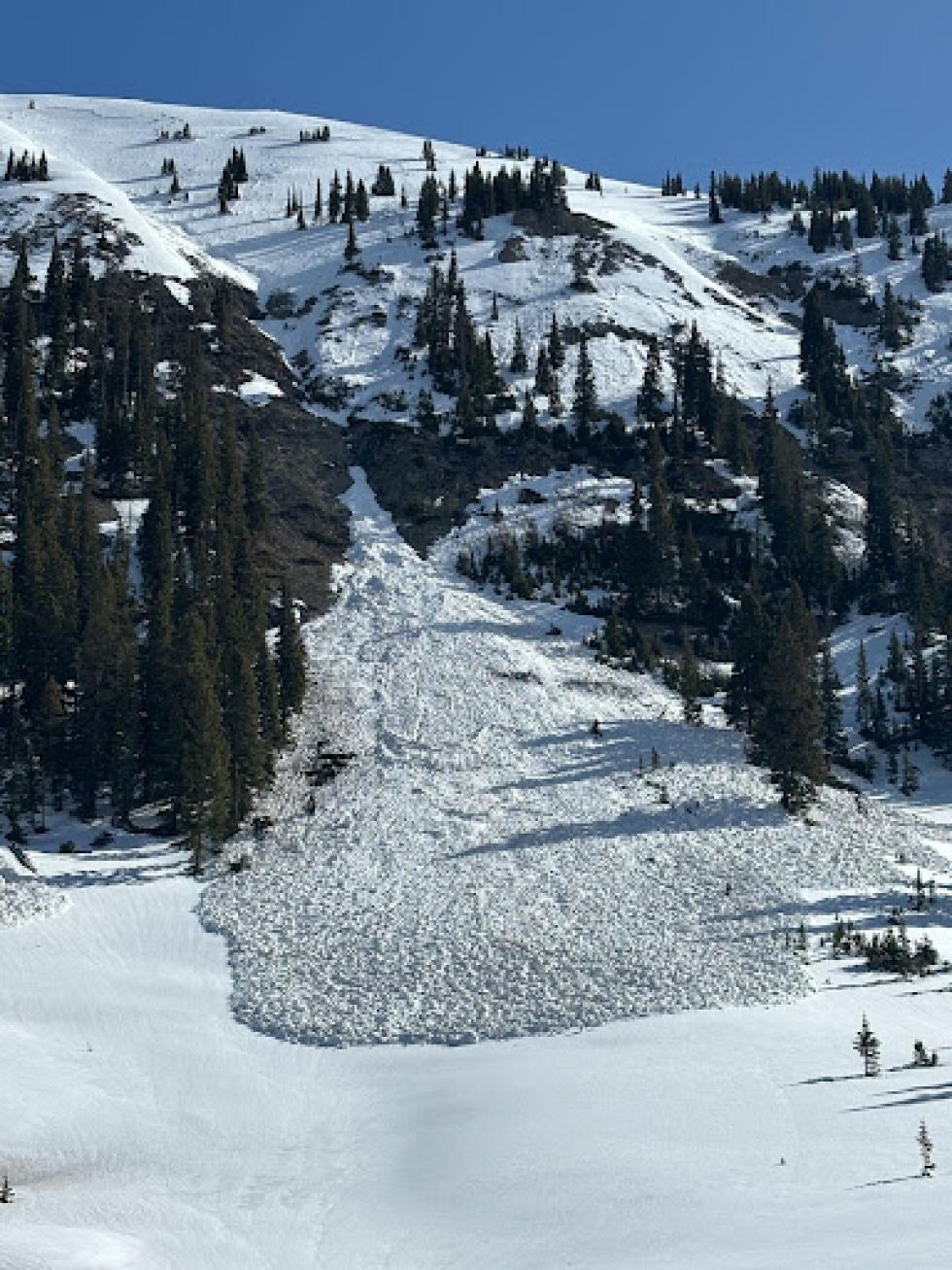 This Wet Slab avalanche ran in west-facing terrain in Grizzly Creek in the Elk Mountains near Aspen. It likely released on May 20 during the most active Wet Slab cycle of the season.